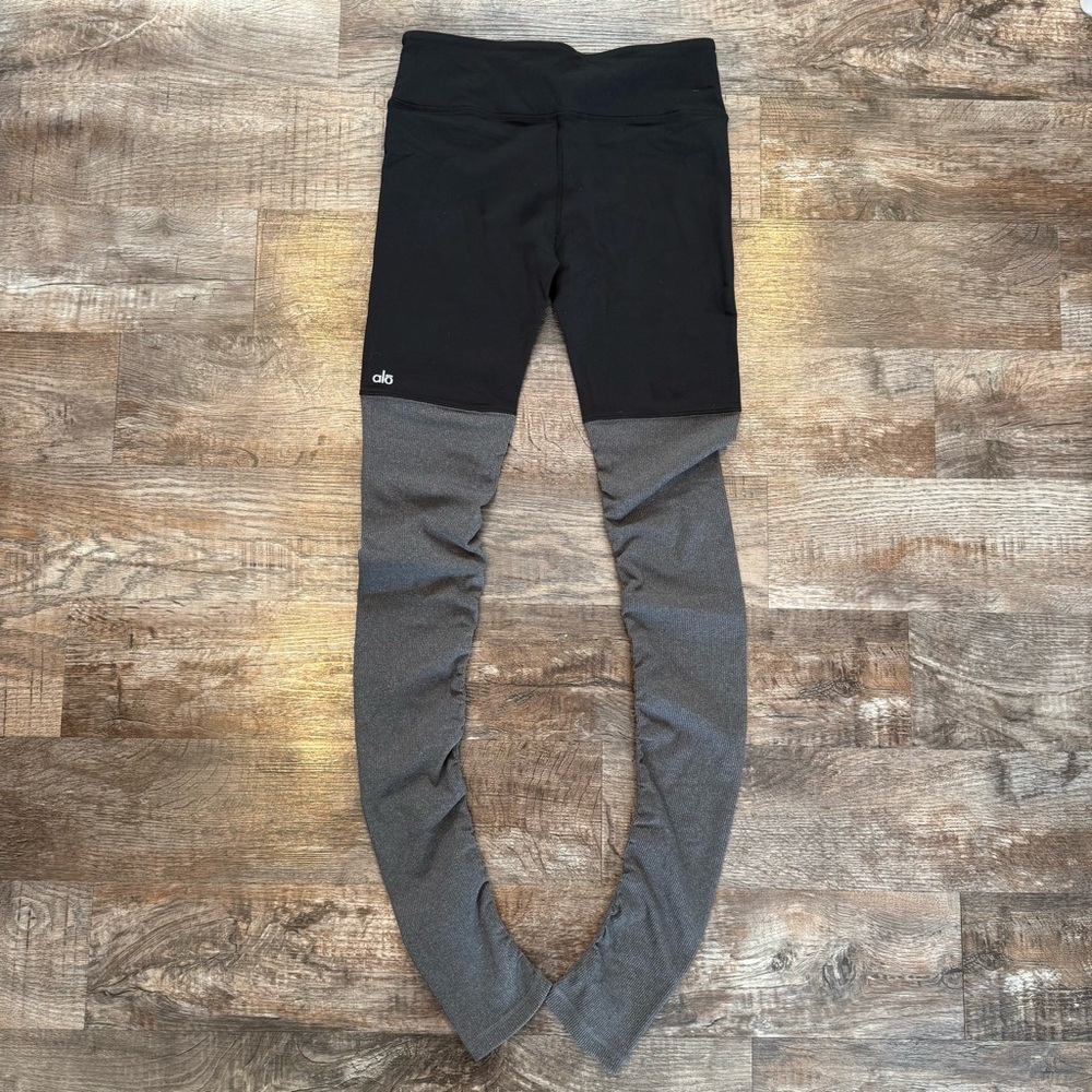 Alo Yoga Black and Gray Goddess Leggings Scrunch Ribbed Dance High Rise Large - Picture 3 of 4